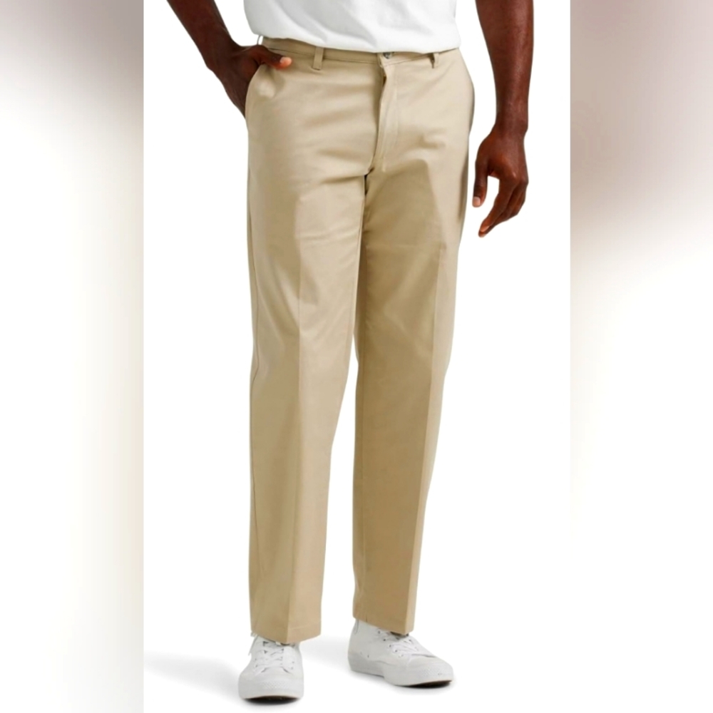 Lee Men's Total Freedom Stretch Relaxed Fit - Flat Front Pants - Sand, 33W x 29L